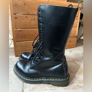 1914 Dr Marten 14 eye Boots